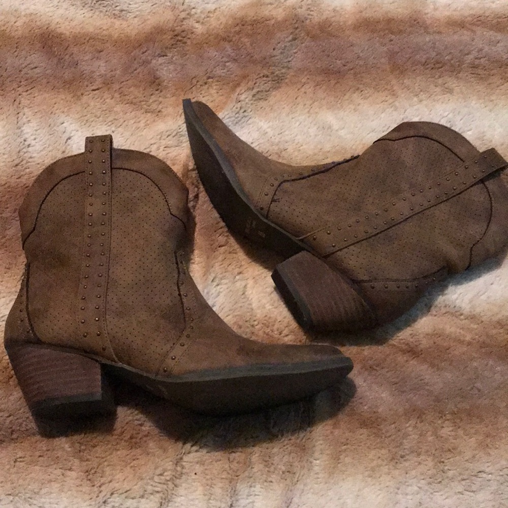Very Volatile Brown Short Western Cowboy Boots 8.5